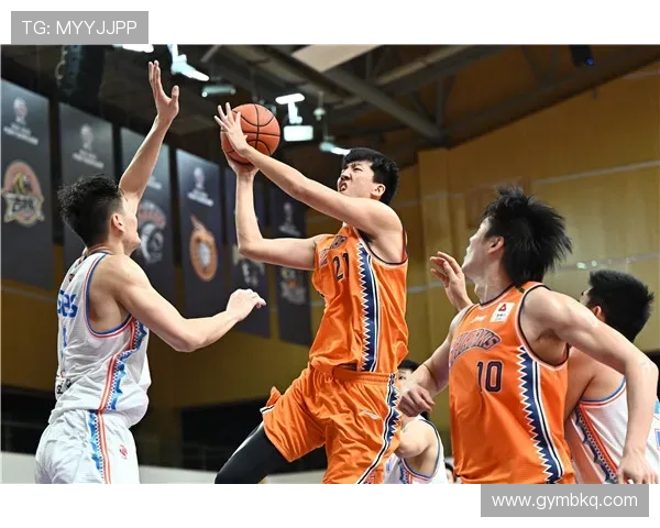 全新赛季开启 CBA豪门激战 正面对决揭示冠军争夺关键因素 全新赛季开启 CBA豪门激战 正面对决揭示冠军争夺关键因素